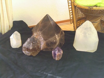 vlnr: Bergkristall 2,5Kg, Citrin 4,5 Kg, Rauchquarz 41 Kg, Amethyst 1Kg, Bergkristall 19 Kg vlnr: Bergkristall 2,5Kg, Citrin 4,5 Kg, Rauchquarz 41 Kg, Amethyst 1Kg, Bergkristall 19 Kg
